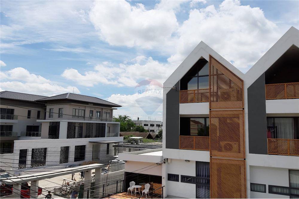 Lat Phrao Second hand single house condo for sale rent